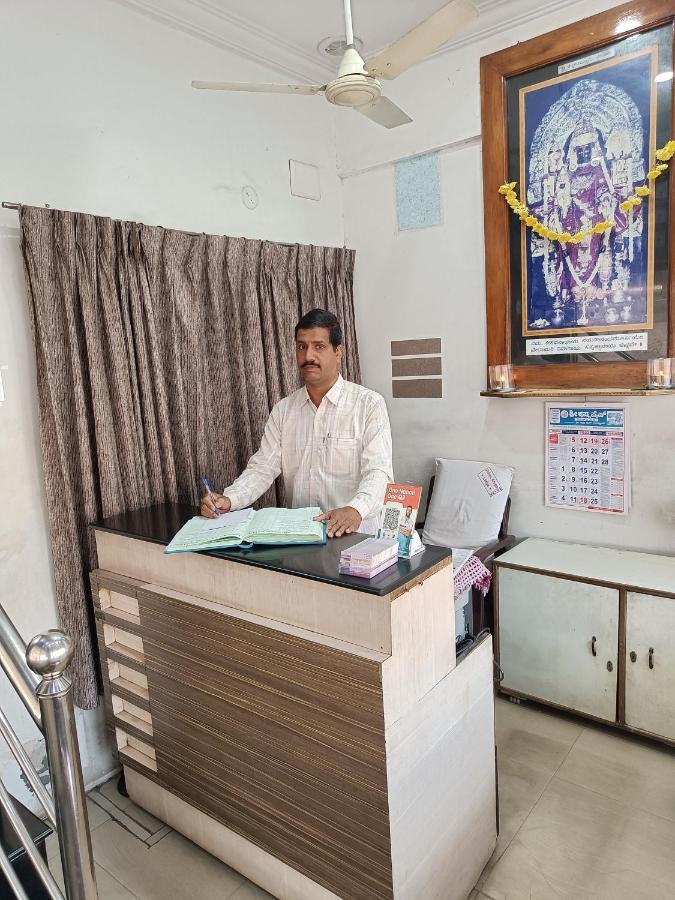 Sri Vishnu Krupa Lodging Belur  エクステリア 写真